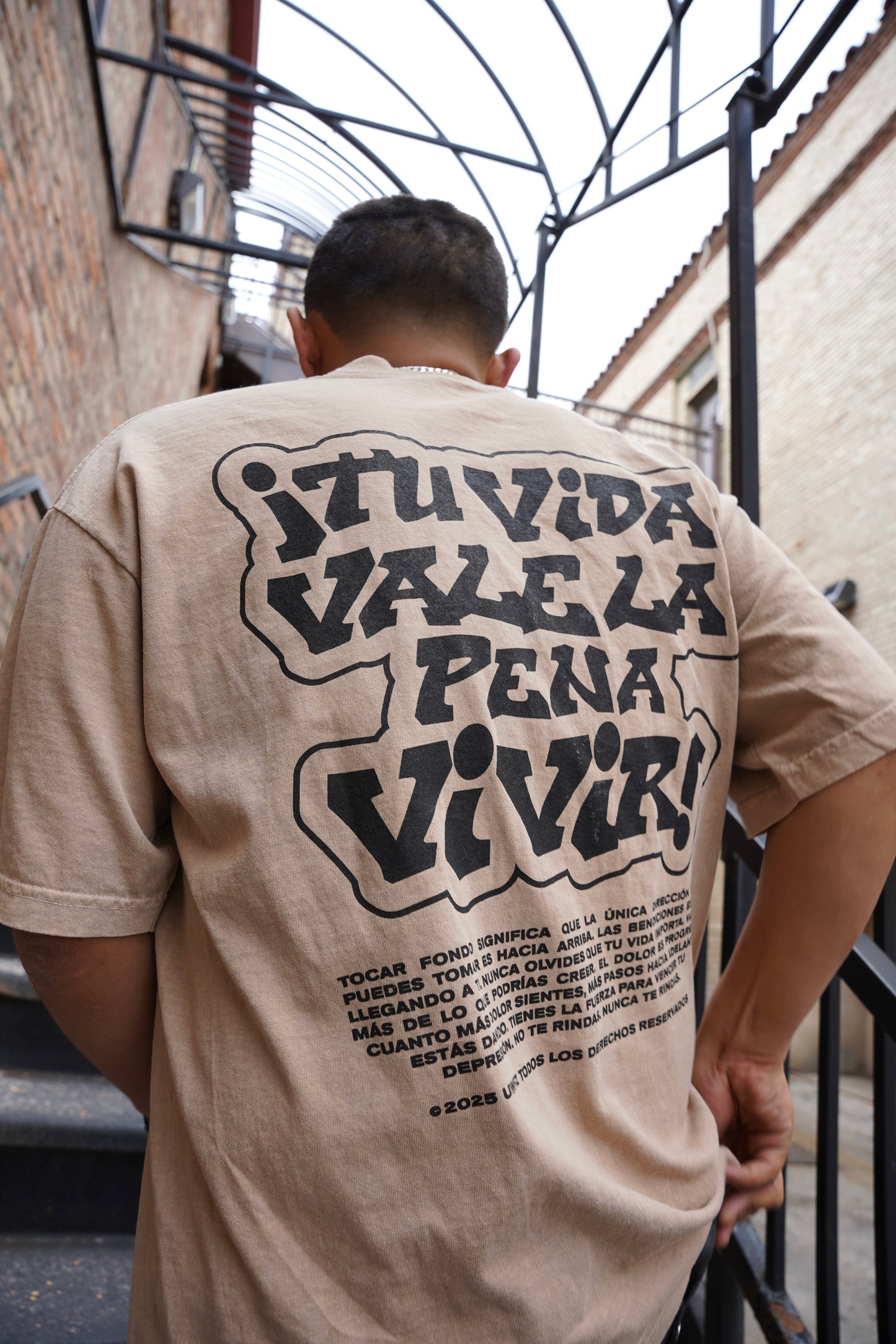 Beige + Black "TU VIDA VALE LA PENA VIVIR" Heavy Weight T-Shirt