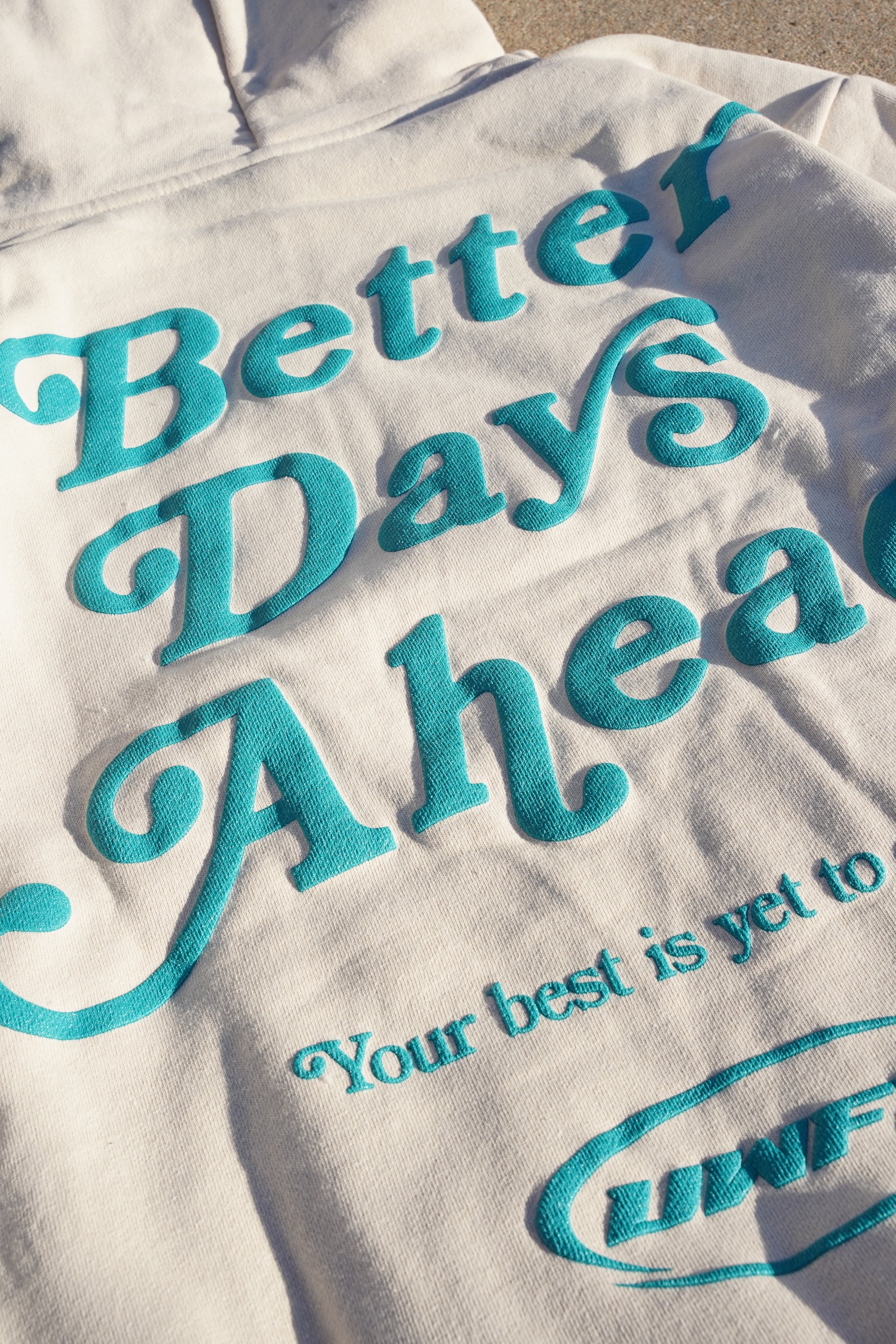 BETTER DAYS AHEAD PUFF PRINT CROPTOP - Cream